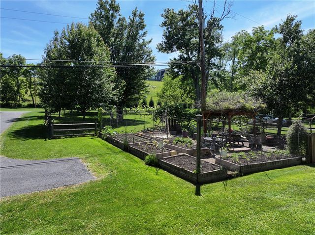 320 N Lakeside Dr, Canonsburg, PA 15317