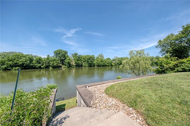 320 N Lakeside Dr, Canonsburg, PA 15317