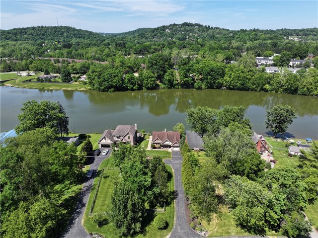 320 N Lakeside Dr, Canonsburg, PA 15317