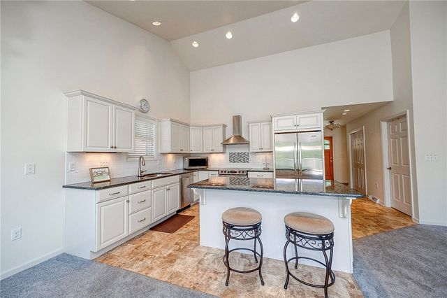 320 N Lakeside Dr, Canonsburg, PA 15317