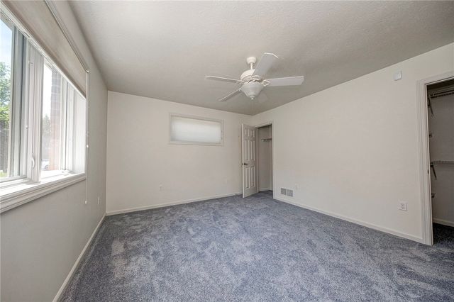 320 N Lakeside Dr, Canonsburg, PA 15317