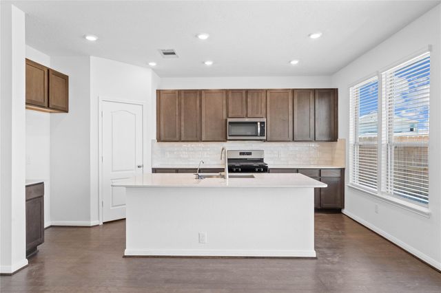 1526 Grand Olympia Drive, Fresno, TX 77545