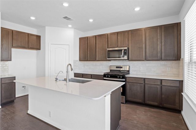 1526 Grand Olympia Drive, Fresno, TX 77545