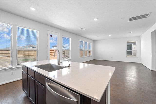 1526 Grand Olympia Drive, Fresno, TX 77545