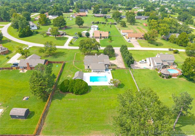 17312 E 109th Street N, Owasso, OK 74055