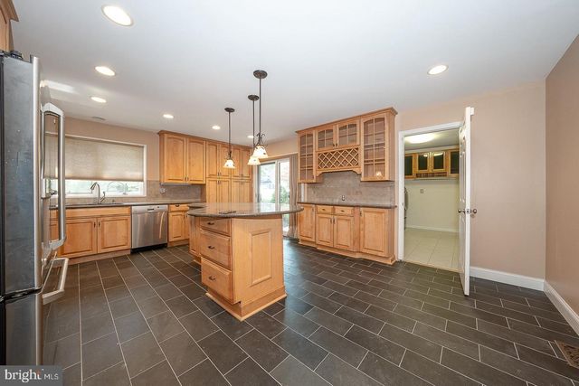 9315 EAGLE VIEW DR, Lafayette Hill, PA 19444