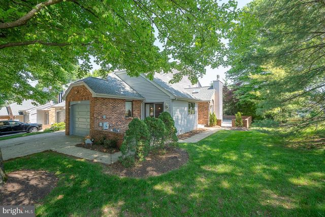 9315 EAGLE VIEW DR, Lafayette Hill, PA 19444