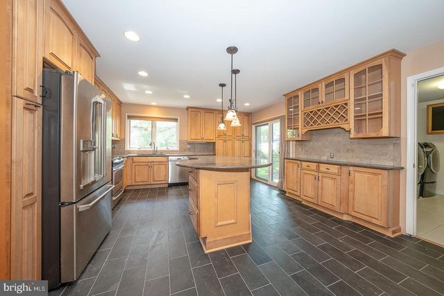 9315 EAGLE VIEW DR, Lafayette Hill, PA 19444