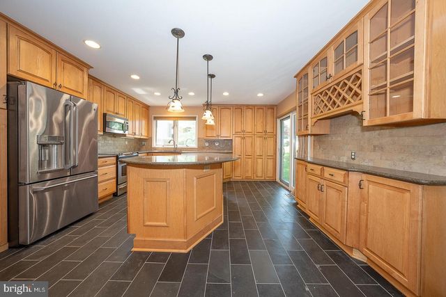 9315 EAGLE VIEW DR, Lafayette Hill, PA 19444