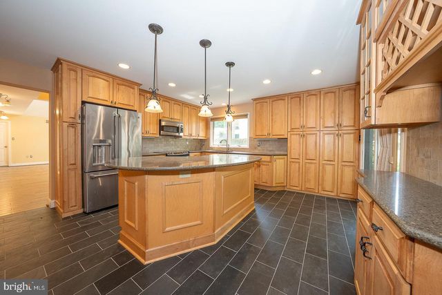 9315 EAGLE VIEW DR, Lafayette Hill, PA 19444