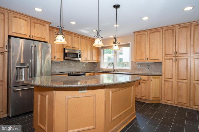 9315 EAGLE VIEW DR, Lafayette Hill, PA 19444