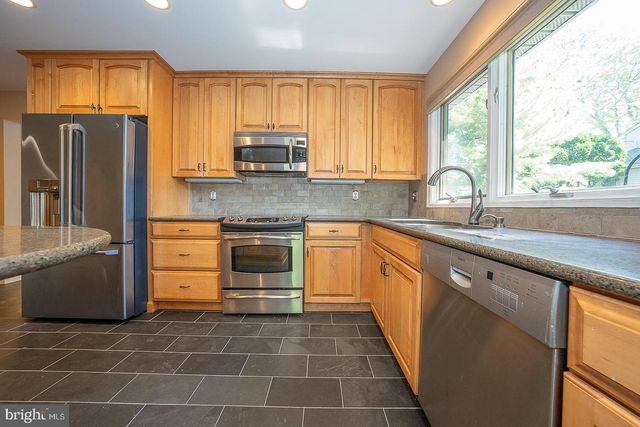 9315 EAGLE VIEW DR, Lafayette Hill, PA 19444