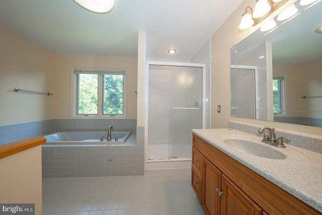 9315 EAGLE VIEW DR, Lafayette Hill, PA 19444