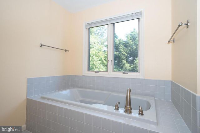 9315 EAGLE VIEW DR, Lafayette Hill, PA 19444