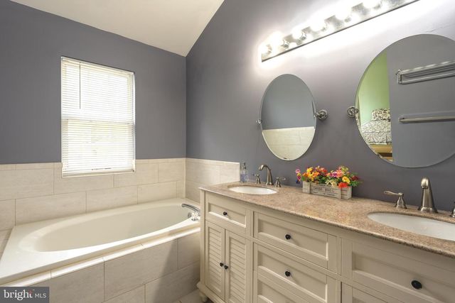 112 TREYMORE CT, Pennington, NJ 08534