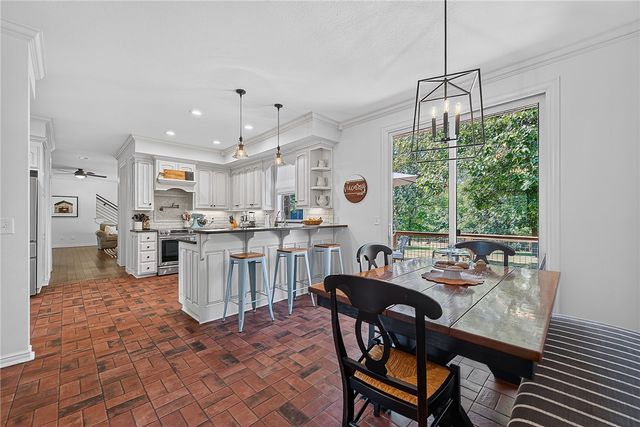 999 Sunbridge Lane, Rogers, AR 72758
