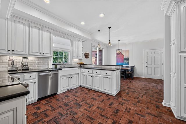999 Sunbridge Lane, Rogers, AR 72758