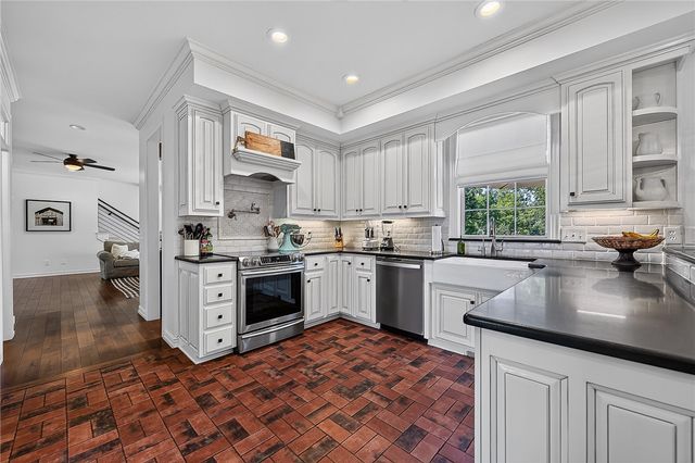 999 Sunbridge Lane, Rogers, AR 72758