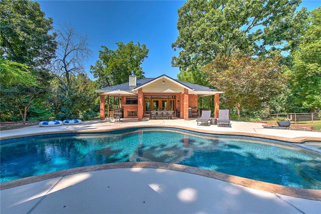 999 Sunbridge Lane, Rogers, AR 72758
