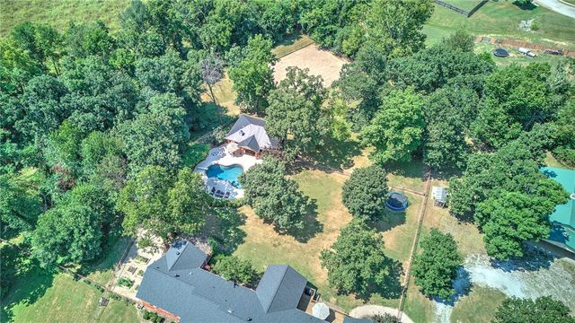 999 Sunbridge Lane, Rogers, AR 72758