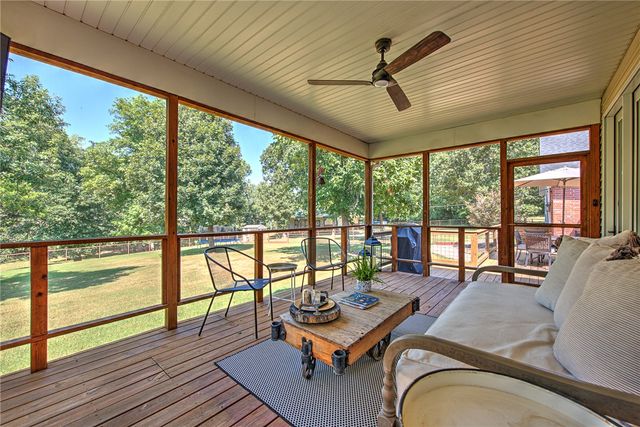 999 Sunbridge Lane, Rogers, AR 72758