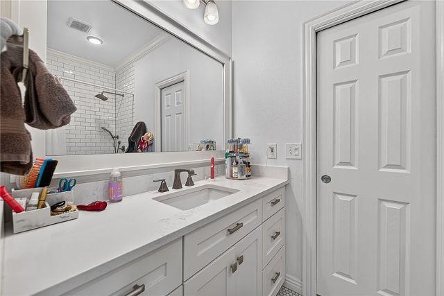 999 Sunbridge Lane, Rogers, AR 72758
