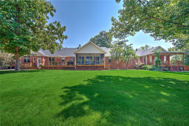 999 Sunbridge Lane, Rogers, AR 72758