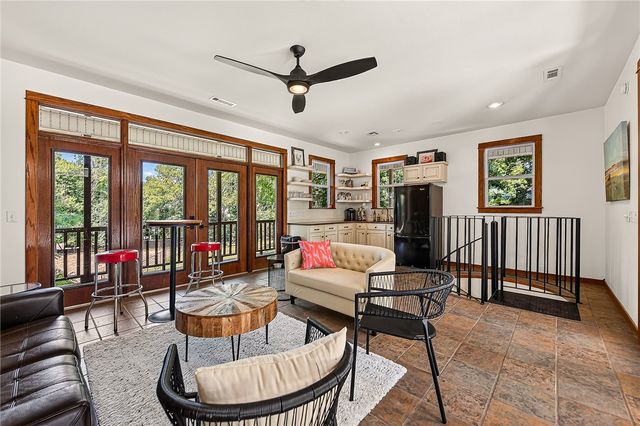 999 Sunbridge Lane, Rogers, AR 72758