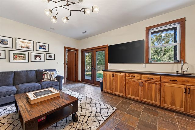 999 Sunbridge Lane, Rogers, AR 72758