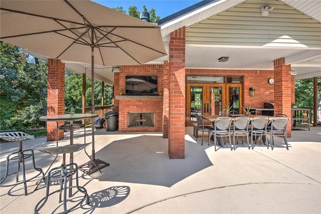 999 Sunbridge Lane, Rogers, AR 72758