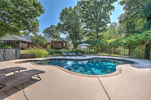 999 Sunbridge Lane, Rogers, AR 72758