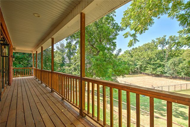 999 Sunbridge Lane, Rogers, AR 72758