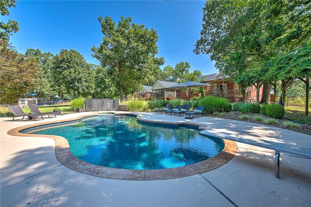 999 Sunbridge Lane, Rogers, AR 72758