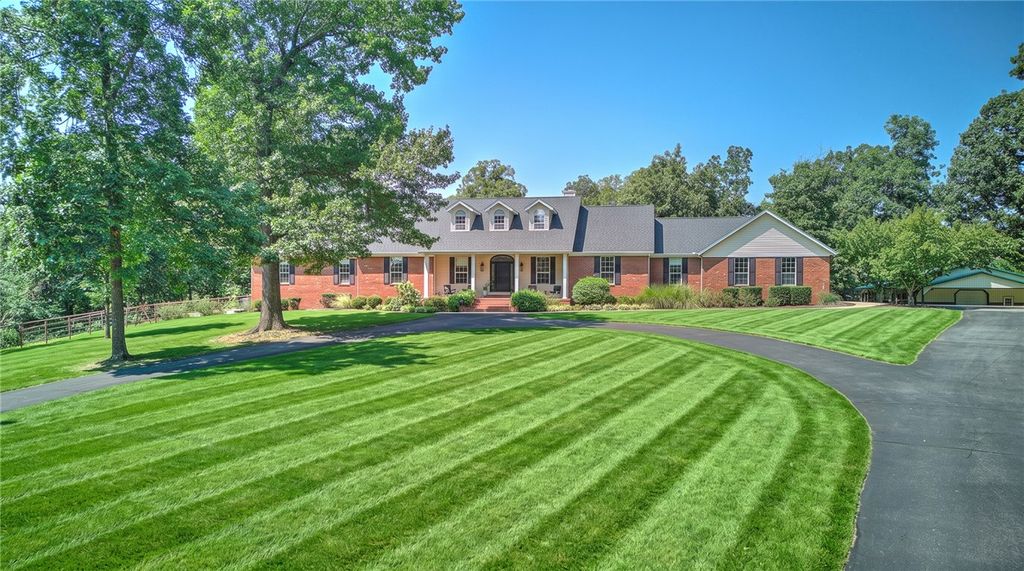 999 Sunbridge Lane, Rogers, AR 72758