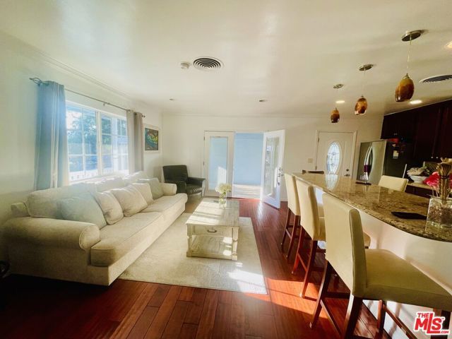 10704 Oro Vista Avenue, Sunland (los Angeles), CA 91040