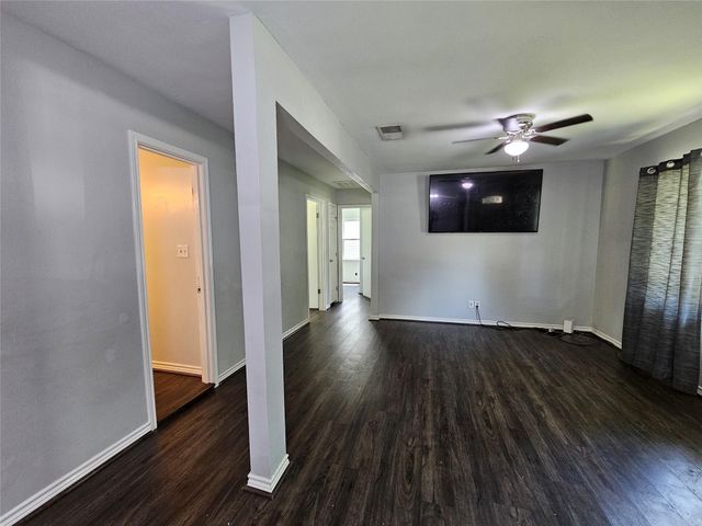 235 Laurel Street, Lake Jackson, TX 77566