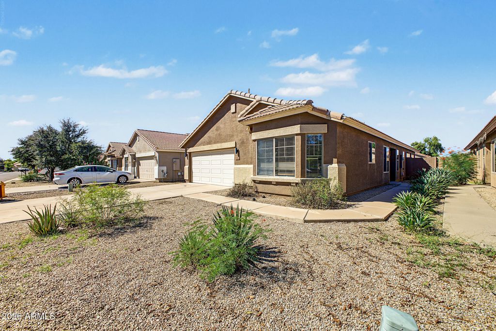 1330 E VERNOA Street, San Tan Valley, AZ 85140 — photo 2