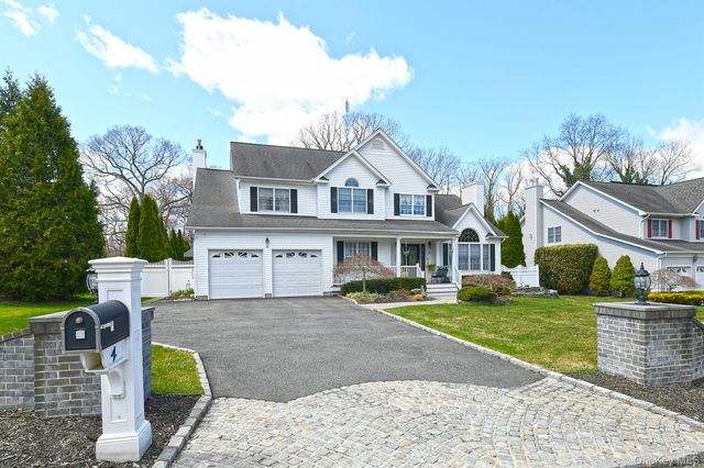 4 Rolling Wood Court, Hauppauge, NY 11788