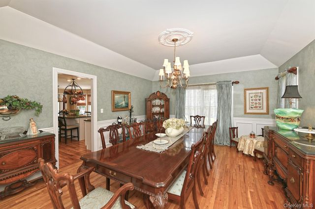 4 Rolling Wood Court, Hauppauge, NY 11788