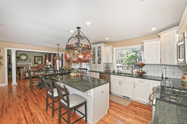 4 Rolling Wood Court, Hauppauge, NY 11788