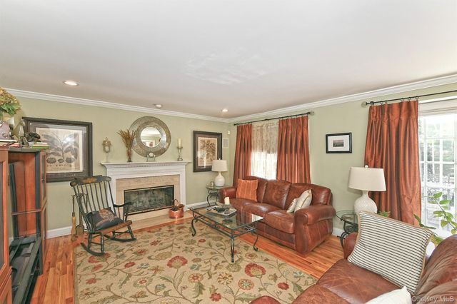 4 Rolling Wood Court, Hauppauge, NY 11788