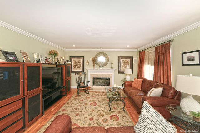 4 Rolling Wood Court, Hauppauge, NY 11788