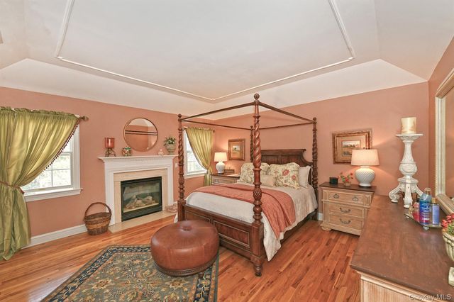 4 Rolling Wood Court, Hauppauge, NY 11788