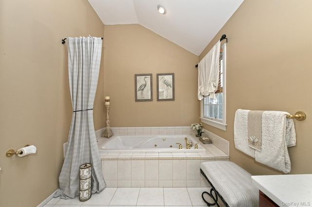 4 Rolling Wood Court, Hauppauge, NY 11788