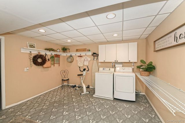 4 Rolling Wood Court, Hauppauge, NY 11788