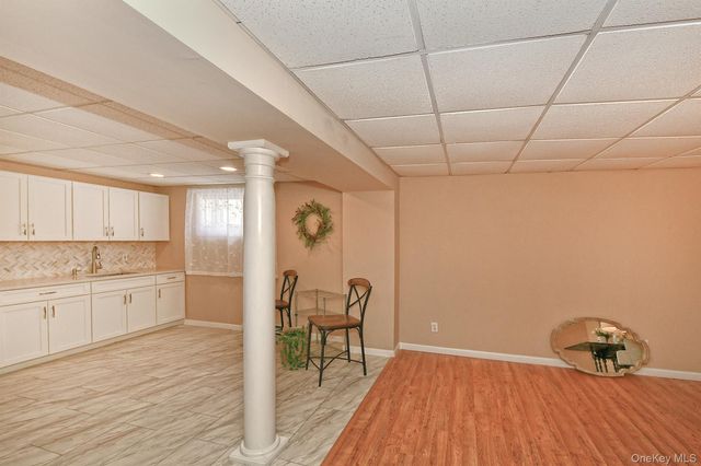 4 Rolling Wood Court, Hauppauge, NY 11788