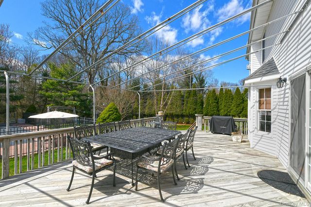 4 Rolling Wood Court, Hauppauge, NY 11788