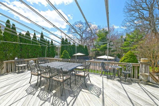 4 Rolling Wood Court, Hauppauge, NY 11788