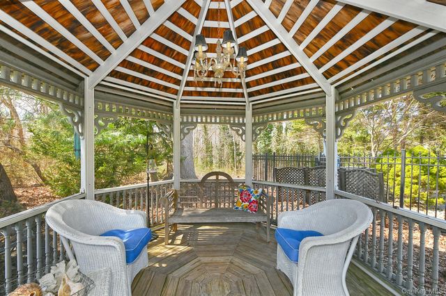 4 Rolling Wood Court, Hauppauge, NY 11788