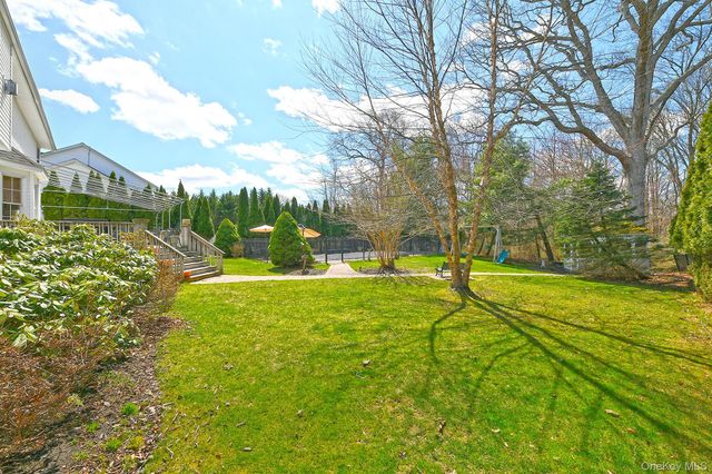 4 Rolling Wood Court, Hauppauge, NY 11788